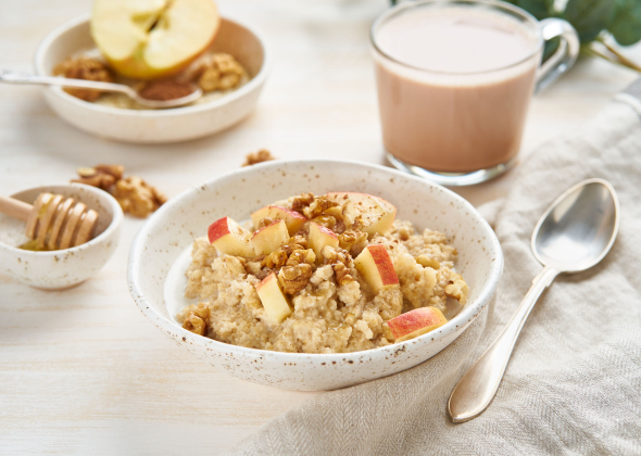 Овсянка с медом и яблоками