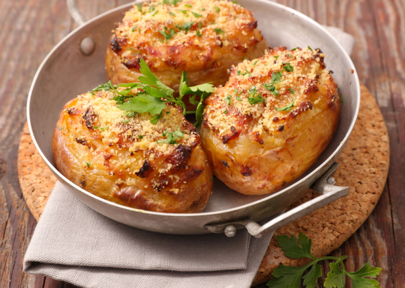 Картофель, запеченный с сыром и сметаной