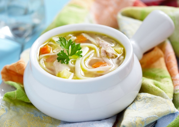 Куриный суп с лапшой и овощами