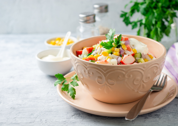 Крабовый салат с огурцами