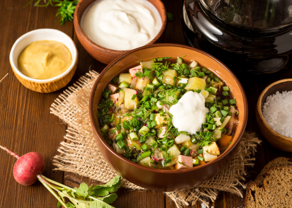 Окрошка с картофелем и колбасой