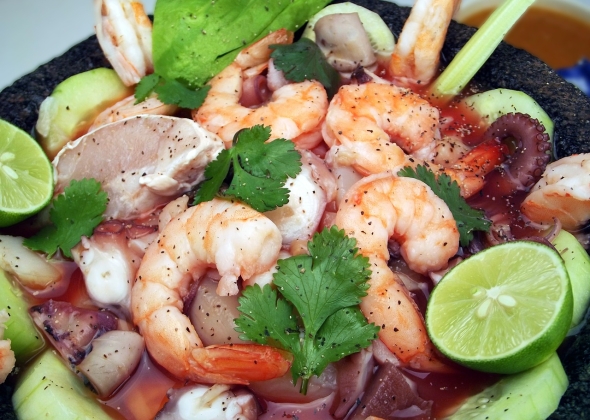 Морепродукты с ананасом