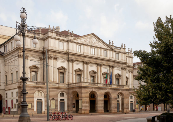 Фото: ©Evgenia Tsvirko/123RF.COM - Радио Romantika