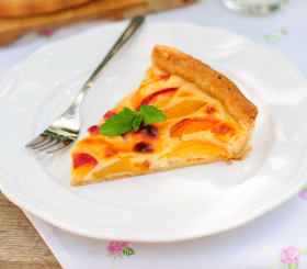 Готовим ватрушки с нектаринами 