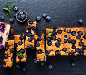 Готовим ягодно-йогуртовые кексы 