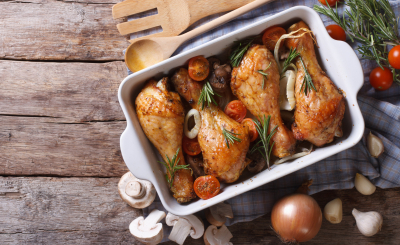 Блюдо дня: куриные голени в сливочно-грибном соусе