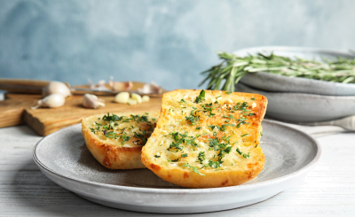 Вкусный чесночный хлеб для ваших закусок