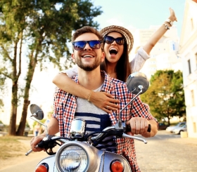 Способы, которыми мужчина признается в любви без слов