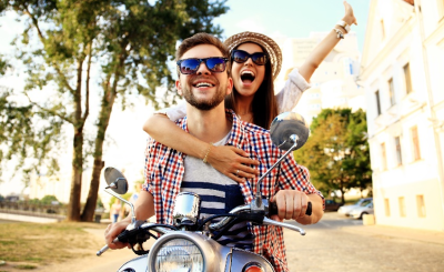 Способы, которыми мужчина признается в любви без слов