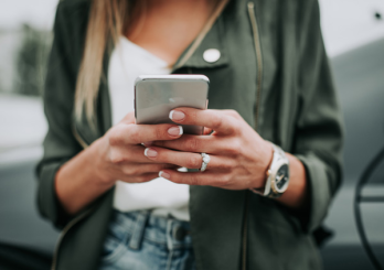 Новый цифровой этикет: как технологии изменили наши правила общения