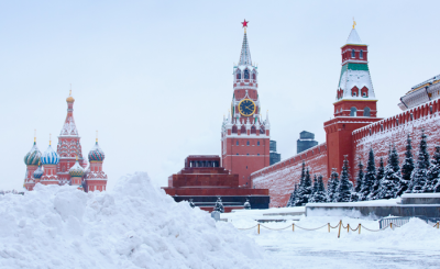 Снежная зима в столице объединила людей