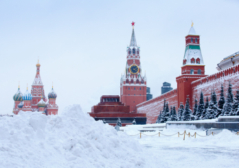 Снежная зима в столице объединила людей