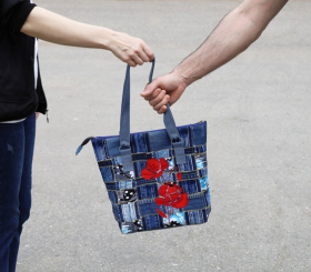 Джинсовая сумка — фаворит 2026 года