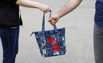 Джинсовая сумка — фаворит 2026 года