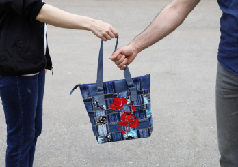 Джинсовая сумка — фаворит 2026 года